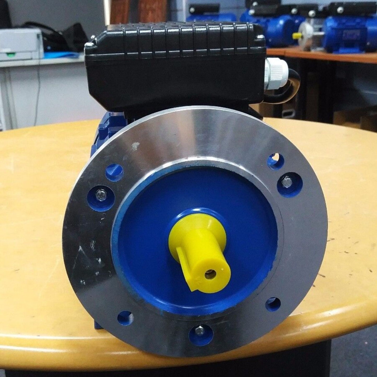 Single Phase B5 2.2kw 3HP 2800rpm Molnar Flange Mounted Motor 240v Reversible CSCR Shaft 24mm