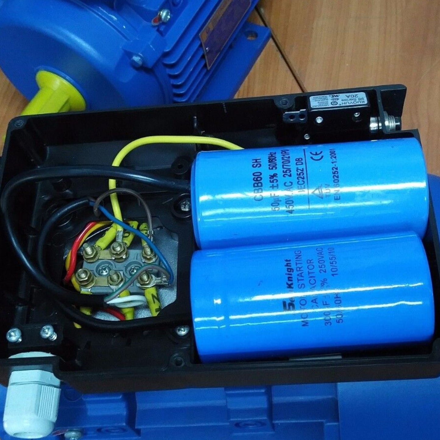 Single Phase B5 2.2kw 3HP 2800rpm Molnar Flange Mounted Motor 240v Reversible CSCR Shaft 24mm